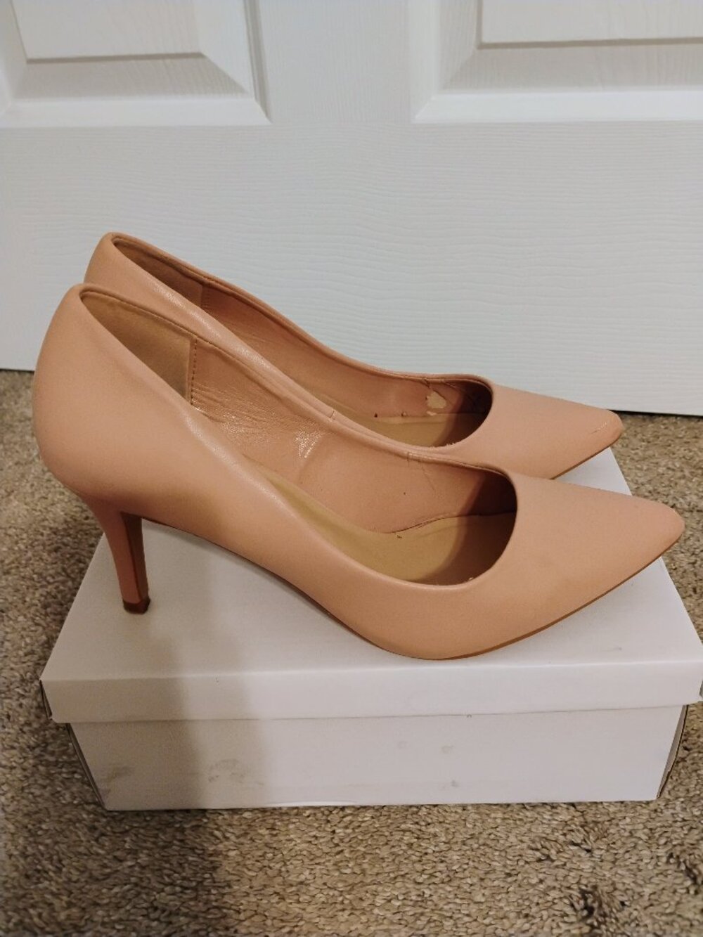 Nude Pumps